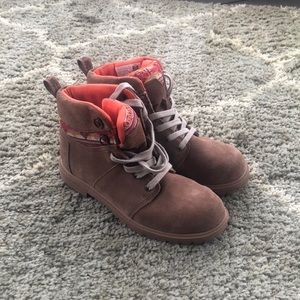 Toms Boots -never used